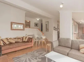 Dauphine 3/23 Townsend Street