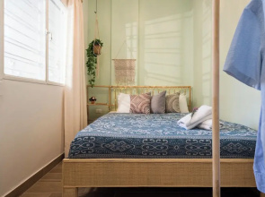 Boho-Chic Cozy 2BR - Apt & Balcony in Mar Mikhael