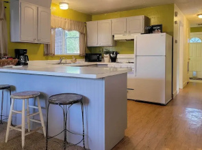 Quaint & Cozy Cottage: 3 Mi to Palisade Wineries!