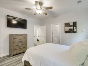 Sunny Memphis Home ~ 2 Mi to Beale Street!