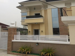 Leez Luxury Apartment