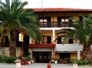 Finikas Apartments Polichrono