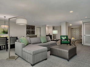 DoubleTree by Hilton at the Entrance to Universal Orlando