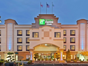 Holiday Inn Express & Suites Tacoma by IHG