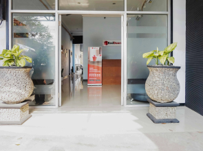 RedDoorz near Velodrome Malang 2