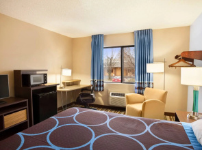 Super 8 by Wyndham Pittsburg KS