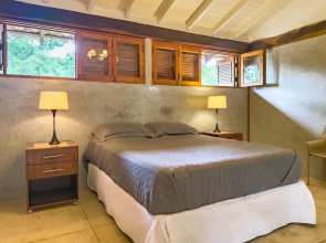Casa com Piscina Privativa e Natureza – Granja Viana, São Paulo