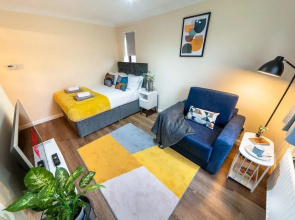 Staines Studio Apartment - Heathrow