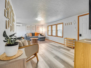 9 Mi to The Gorge: Updated Retreat w/ Yard!