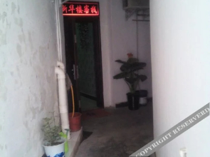 Xinhualou Guest House(镇远新华楼客栈)