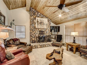 Bear Crossing - Three Bedroom Cabin