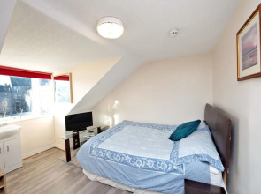 Grand Mansion, 9 Beds, Sleeps 17, Parking - Groups