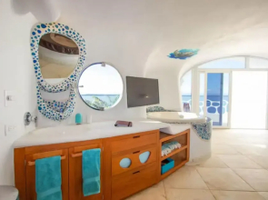 Turtle Studio in Placencia Village