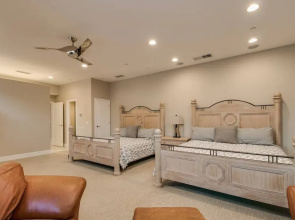 Luxe 4 Bdrm W/pool and Spa on Golf Course Lot!