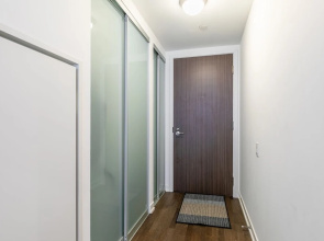 Stylish and Bright 1BR Condo King West