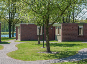 Cosy Bungalow with Microwave, in the Middle of de Maasduinen