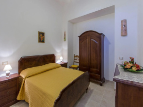 Farmhouse in olive groove w/ pool in Itria Valley