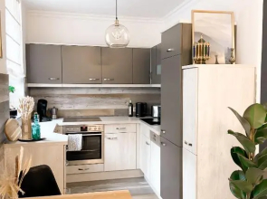 New Deluxe Studio Apartment in quiet back house