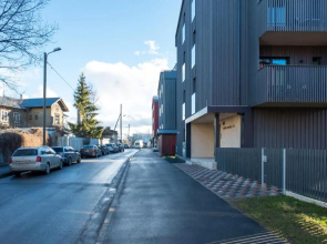 Dream Stay - Brand New Apartment with Balcony & Free Parking