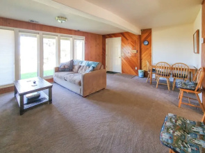 Fishermen's Paradise in Coos Bay: Walk to Beach!