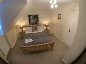 Harpers Brook  5 bedrooms TV Netflix