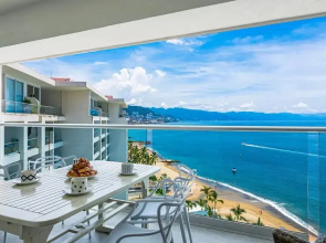 Stylish Beachfront 2BR - Balcony & Pools