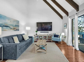 Sleeps 8 w/ Resort Pools, Tennis, Golf & Beach Access + Attraction Tickets!