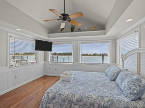 Creek Watch 4 Bedroom Home by RedAwning