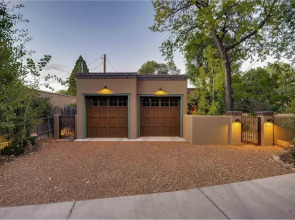 Casa Cuervo - Luxury Home With Gorgeous Amenities a Block off Canyon Rd
