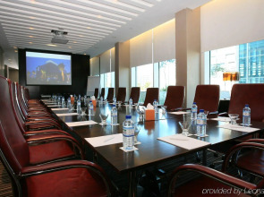 Отель Yas Plaza Circuit