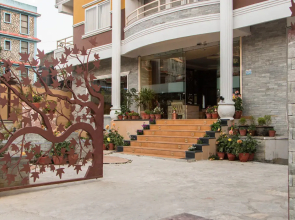 Teeka's Holiday Inn by OYO Rooms