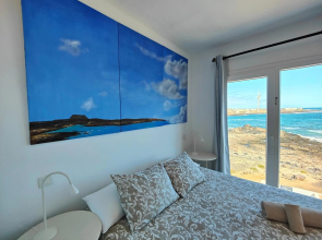 BLUE BREEZE house with pool facing sea