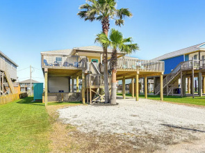 1 Block to Surfside Beach: Home w/ Gulf Views!