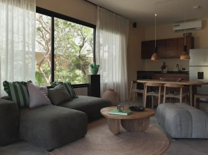 2BR Penthouse with Rooftop & Pool B5