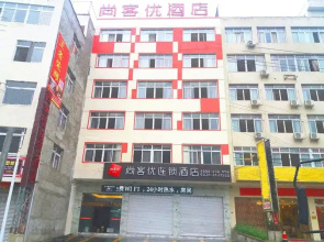 Thank Inn Hotel Sichuan Ganzi Luding County Kangba Bridge