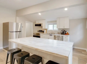 Walk to Wku, Bars & Dining! Updated Duplex Home