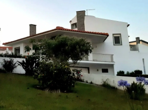 Impecable 4-bed Villa in Praia da Areia Branca