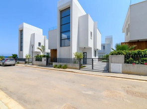 By The Beach - Sunstone Seaview Villa