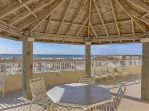 Summerchase 1101 +Free Seasonal Beach Service