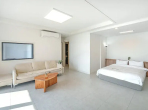 Yeosu Jangsuri Poolvilla&spa Pension