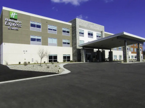 Holiday Inn Express & Suites Coldwater