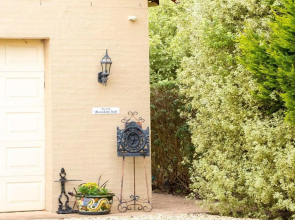 Old Mansfield Loft - gardens, gazebo and getaways
