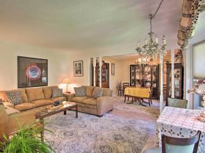 Private Home w/ Hot Tub & Patio Near Dtwn Tulsa