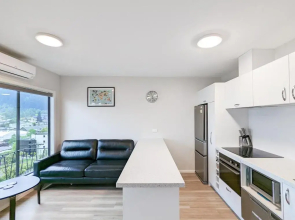 Central Location - 2 Bedroom Aptmt with Lake View