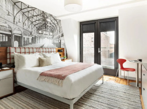 Отель The Revolution