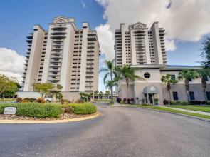 1 Mi to Disney World: Lakefront Condo in Orlando!