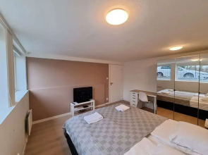 Room-deluxe Room 4 Rent, King-size Bed,