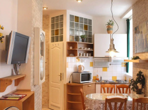 Alice Apartment House