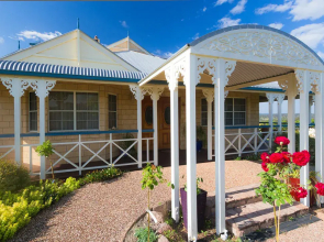 Grovely House Bed & Breakfast