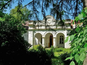 Compact studios on an estate with an 18th century palace.